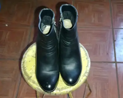 Botines negros de ecocuero - miniatura 1