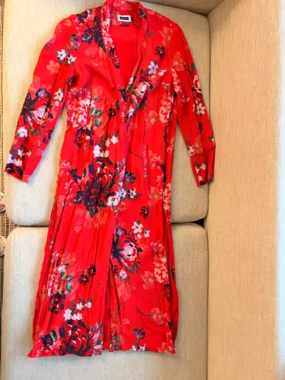 Vestido rojo floral de verano - miniatura 1