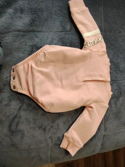 Body de bebé rosado con oso - miniatura 2