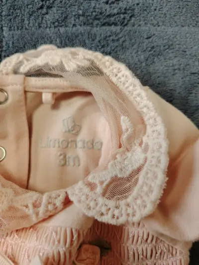 Body bebé rosa con encaje - miniatura 3