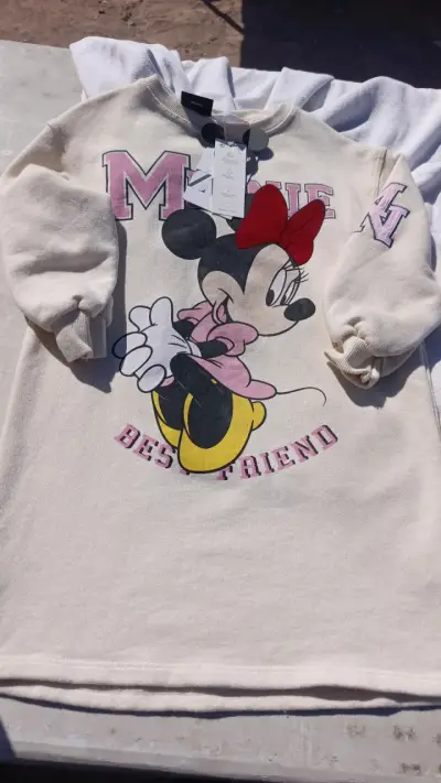 Polerón Minnie Mouse beige y otros más - miniatura 1