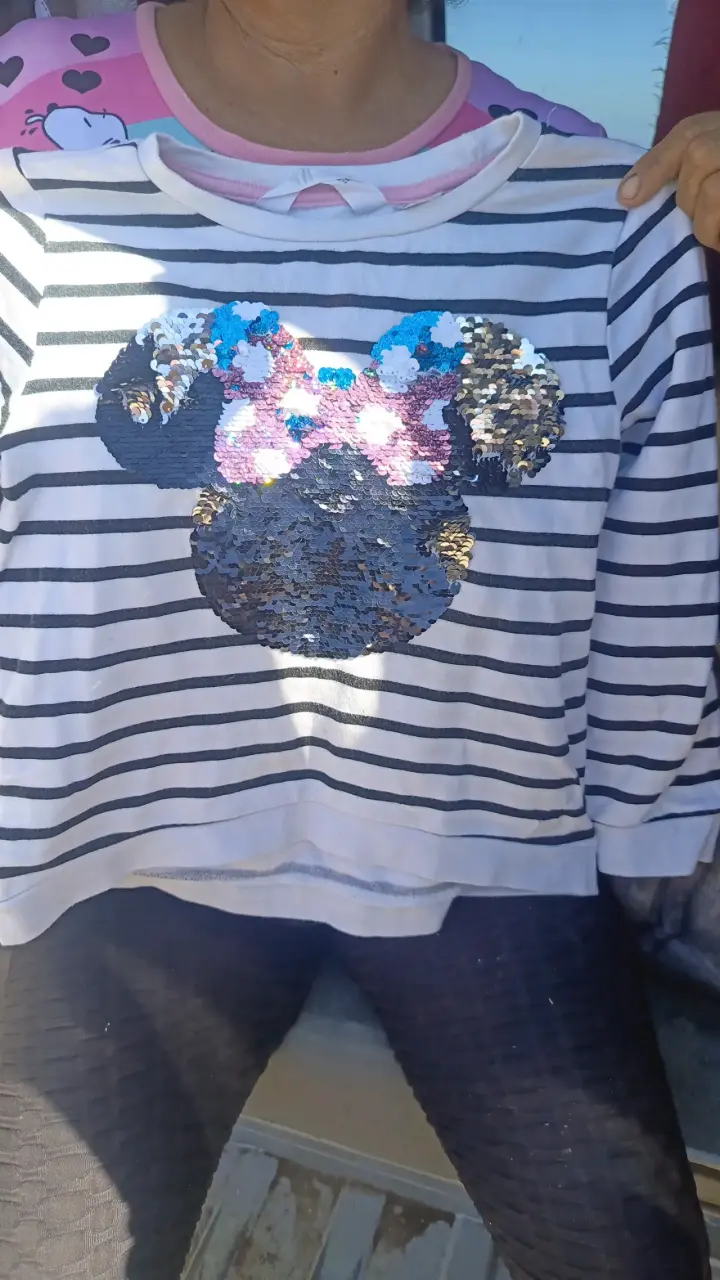 Polerón Minnie Mouse beige y otros más - 3