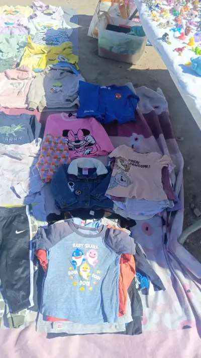 Polerón Minnie Mouse beige y otros más - miniatura 5