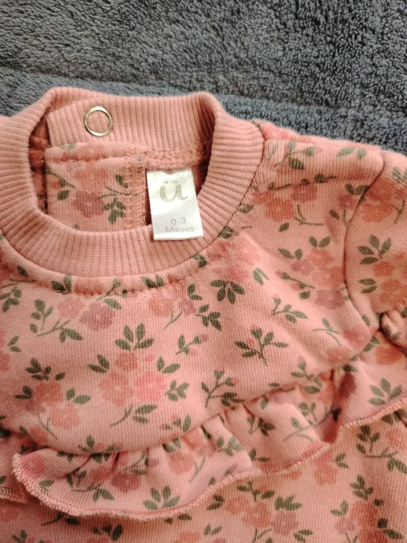 Polerón rosa con volantes para niña - 2
