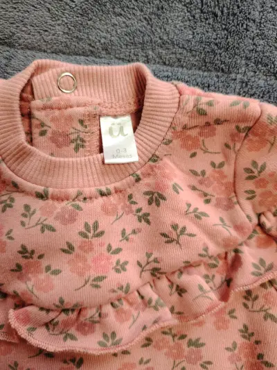 Polerón rosa con volantes para niña - miniatura 2