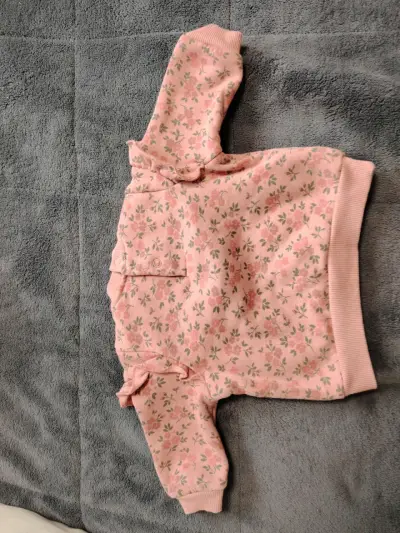 Polerón rosa con volantes para niña - miniatura 3