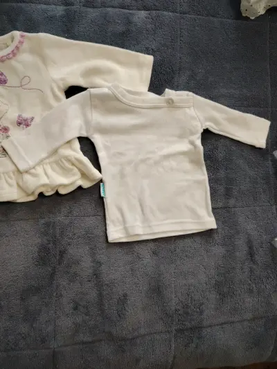 Conjunto de bebé blanco bordado - miniatura 3