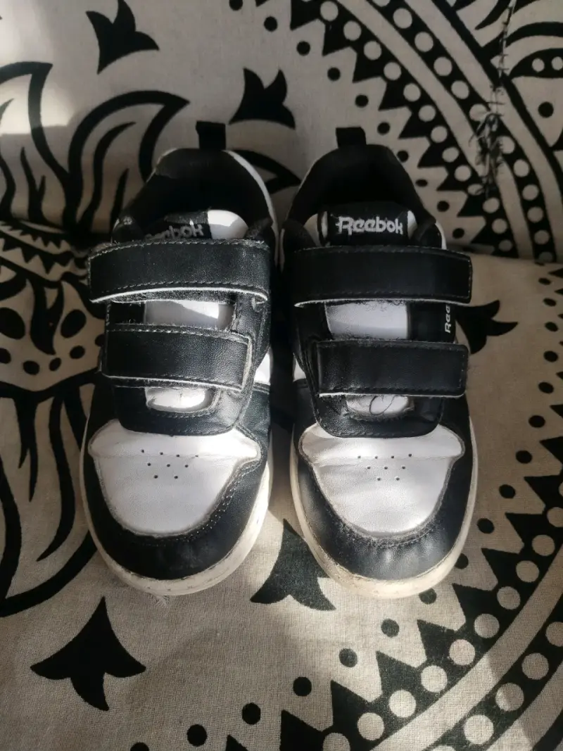 Zapatillas negras Reebok con velcro