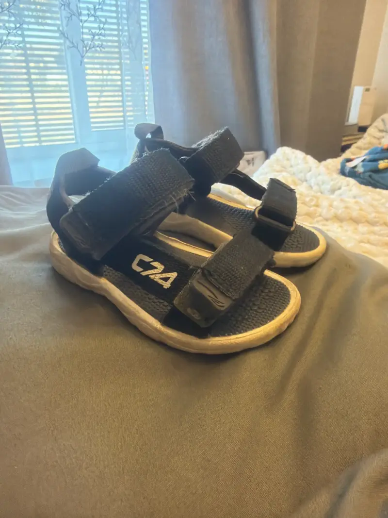 Sandalias negras para niños - 2