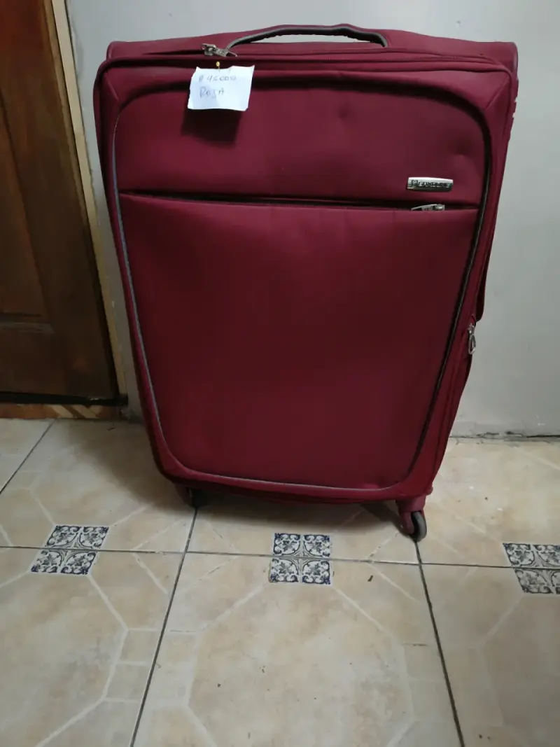 Maleta roja grande con ruedas