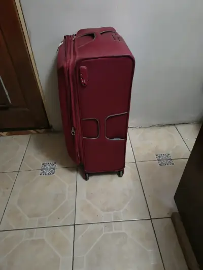 Maleta roja grande con ruedas - miniatura 2