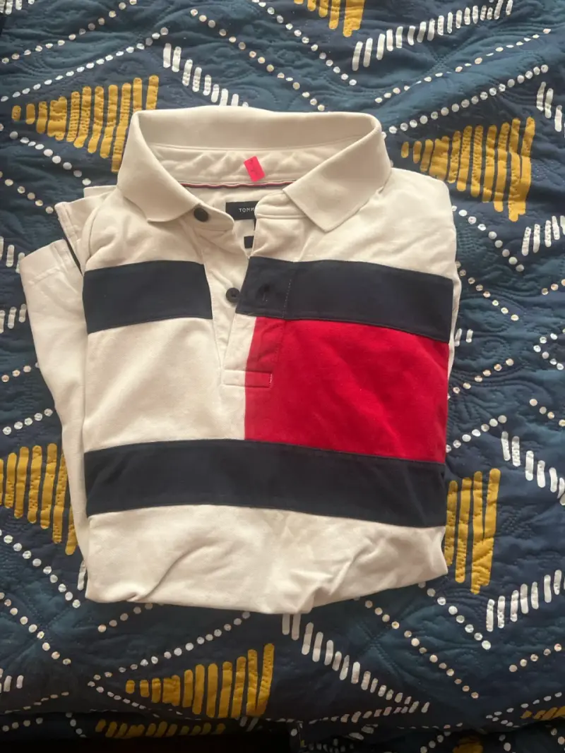 polera rojo azul y blanco
