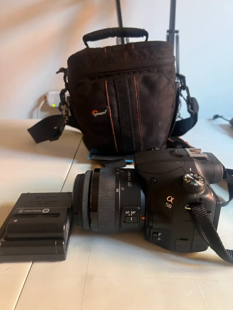 Cámara Sony con accesorios - 2