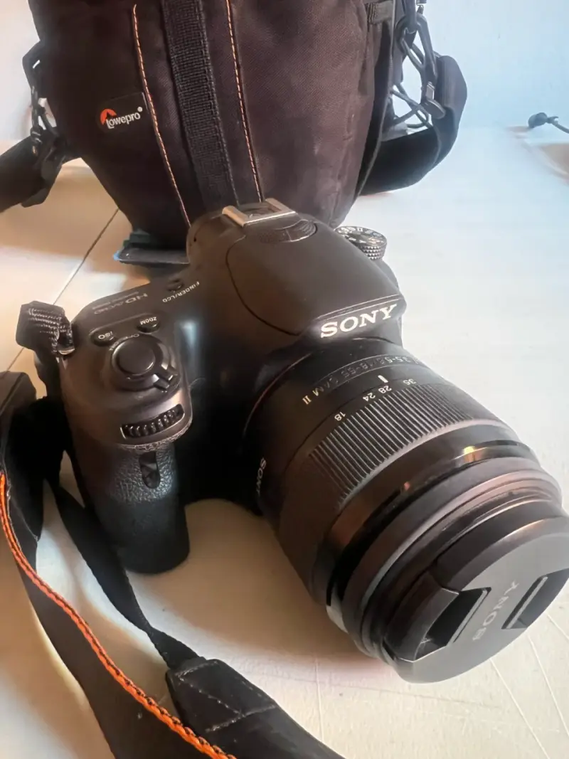 Cámara Sony con accesorios - 6
