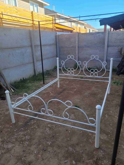 Estructura de cama metálica blanca - miniatura 1