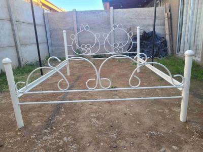 Estructura de cama metálica blanca - miniatura 3