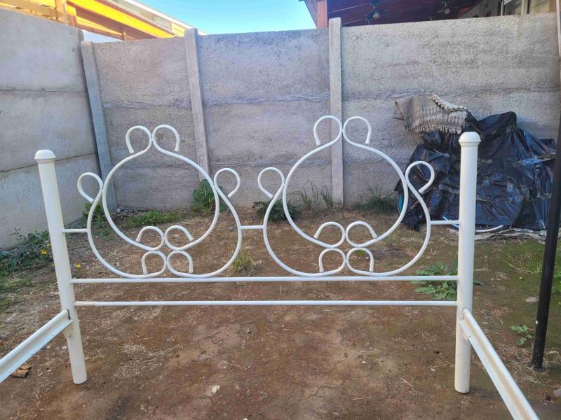 Estructura de cama metálica blanca - 4