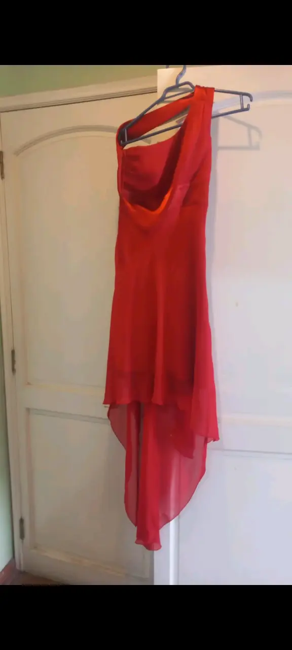 Vestido rojo asimétrico