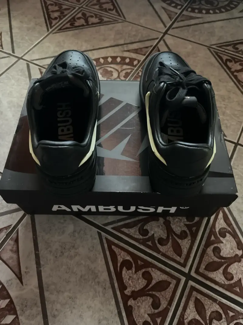 Zapatillas negras Nike en caja - 3