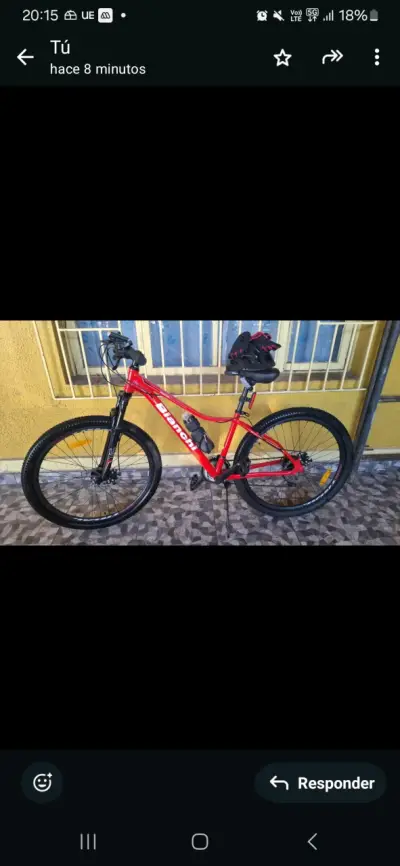 Bicicleta de montaña roja - miniatura 1