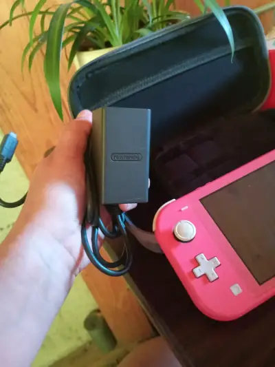 Consola Nintendo Switch Lite Coral - miniatura 2