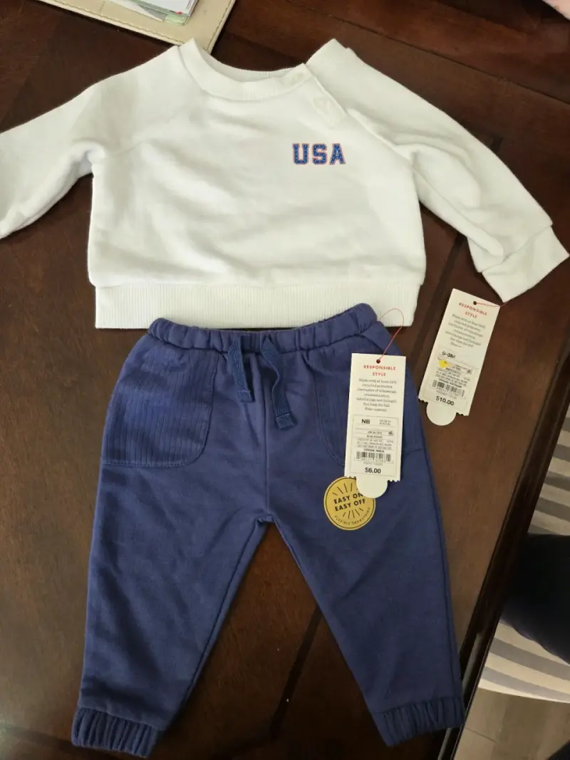Conjunto bebé polerón y pantalón - 1