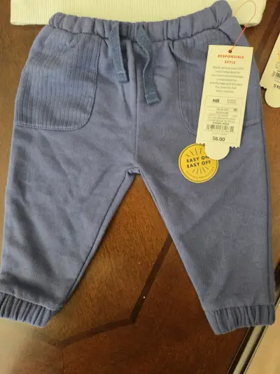 Conjunto bebé polerón y pantalón - miniatura 2