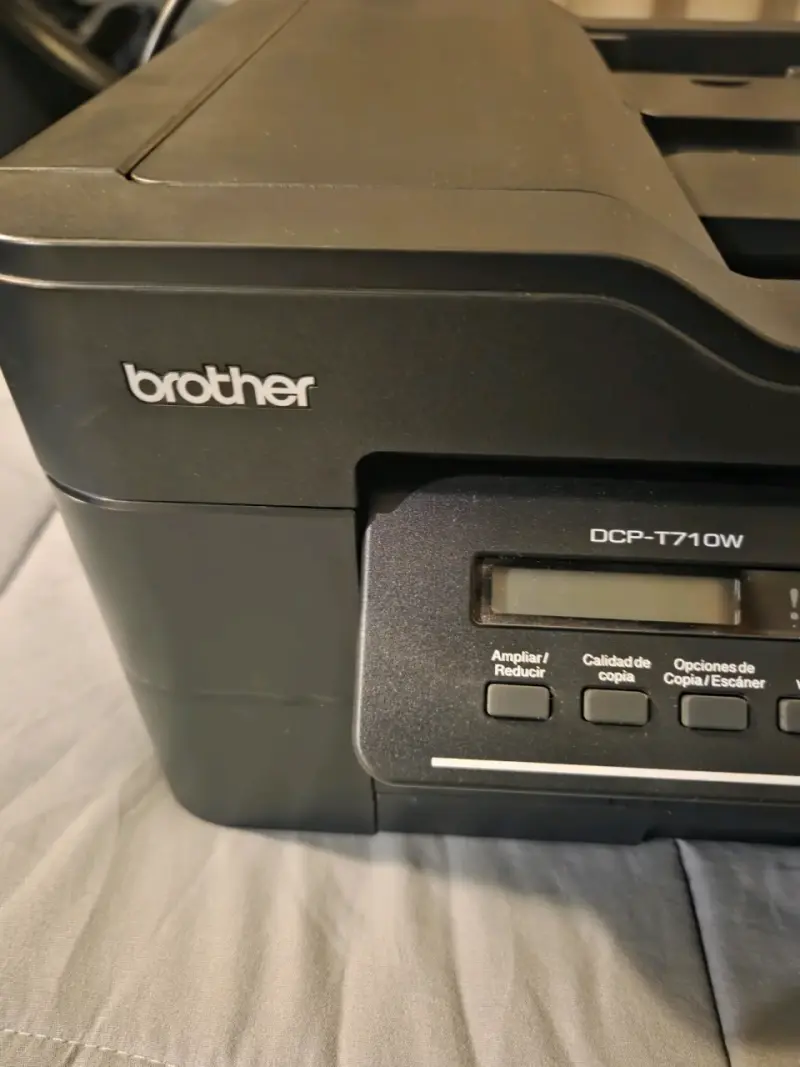 Impresora multifuncional Brother - 2