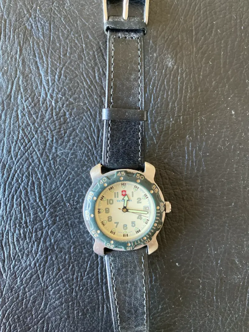 Reloj Victorinox clásico - 1