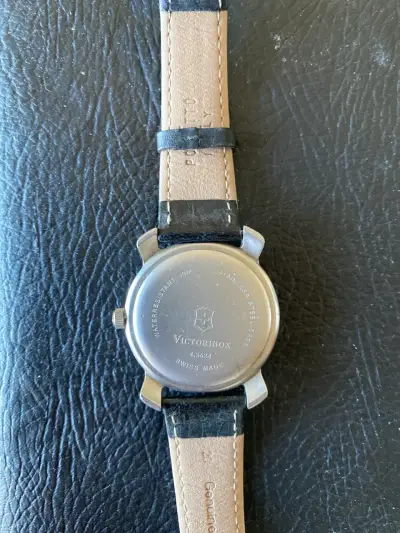 Reloj Victorinox clásico - miniatura 2