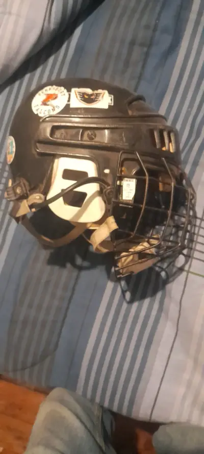Casco de hockey CCM con rejilla - miniatura 2