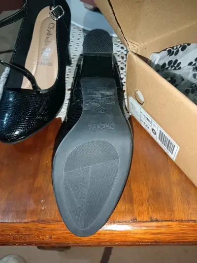 Zapatos de tacón negro elegante - miniatura 3