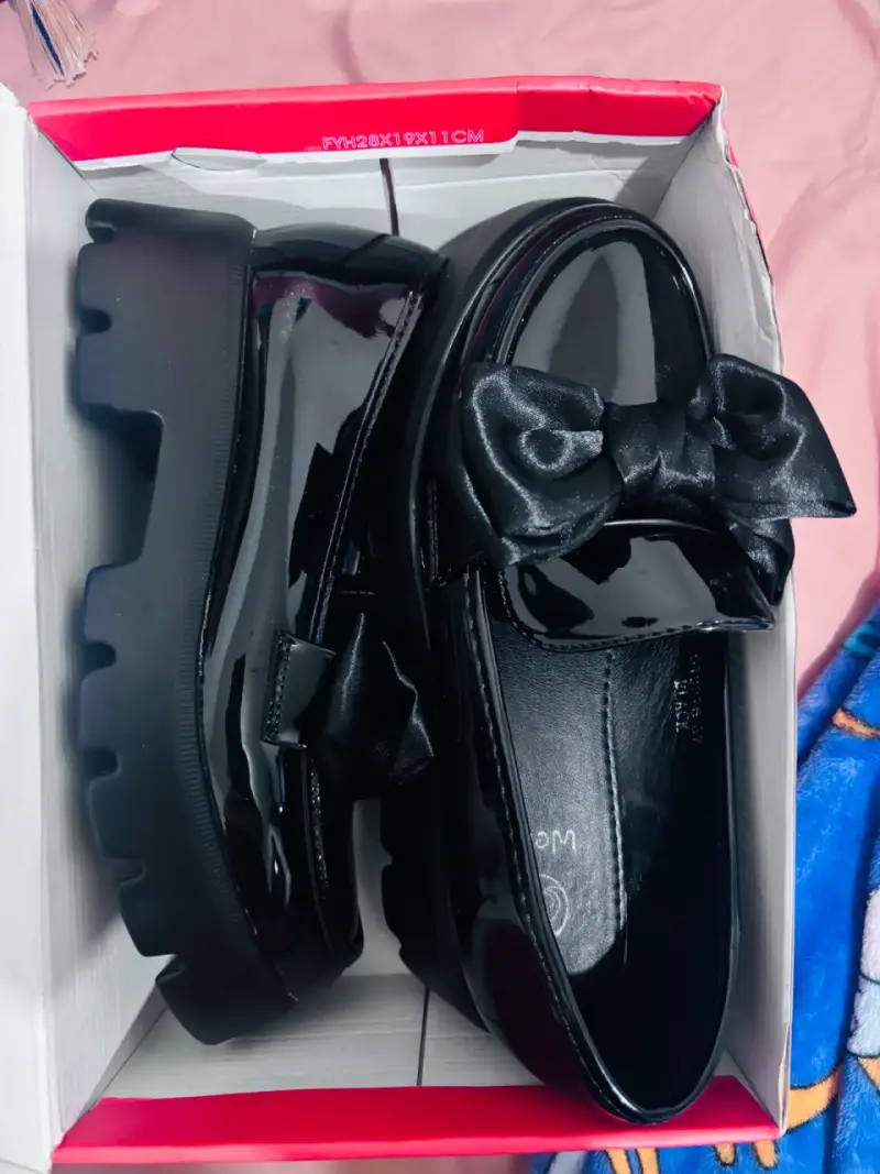 Zapatos charol negros lazo mujer