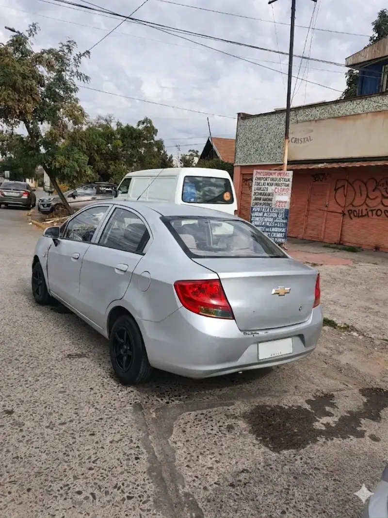 Auto Chevrolet plateado transferible - 3