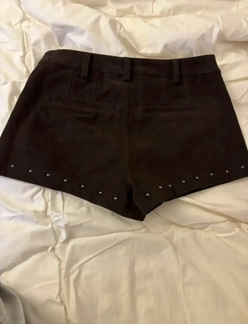 Short café con tachas - 2
