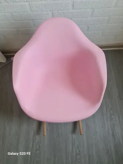 Silla mecedora de diseño rosa - miniatura 2