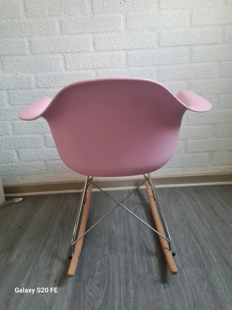 Silla mecedora de diseño rosa - 5