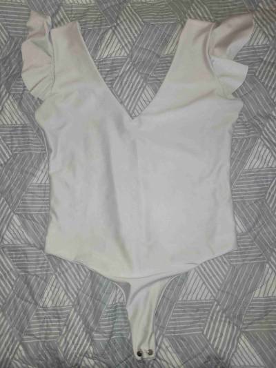 Body blanco con vuelos - miniatura 4