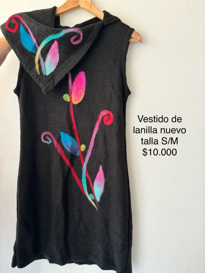 Vestido de lanilla negro con bordados - 1