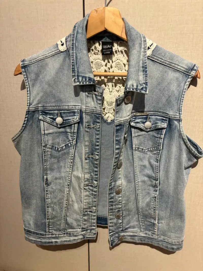 Chaqueta de  mezclilla sin mangas - 1