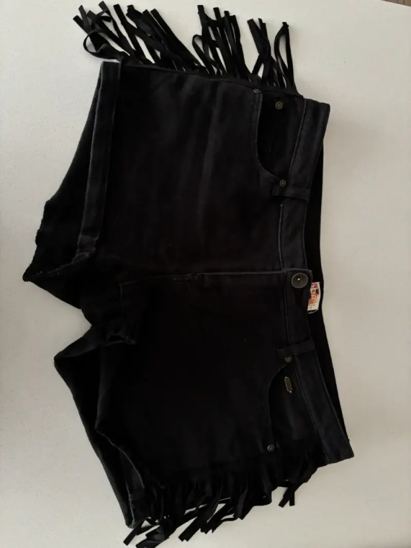 Short negro con flecos - 1