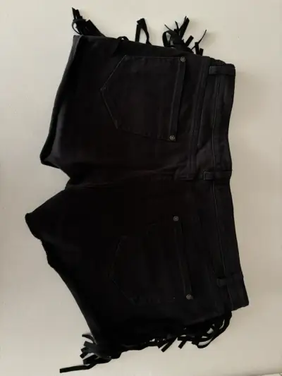Short negro con flecos - miniatura 2