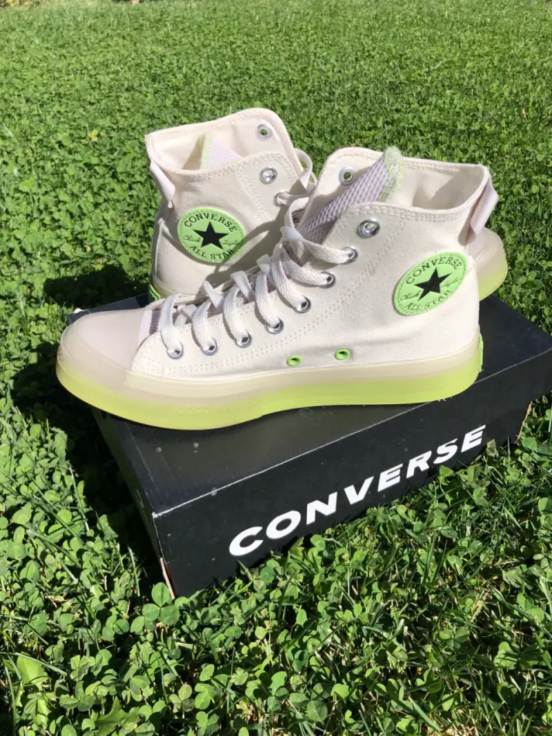 Zapatillas Converse blancas y verdes - 1