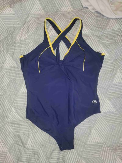 Traje de baño azul con borde amarillo - miniatura 1