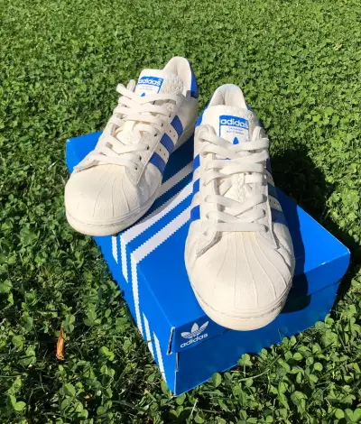 Zapatillas Adidas superstar blancas y azules - miniatura 1