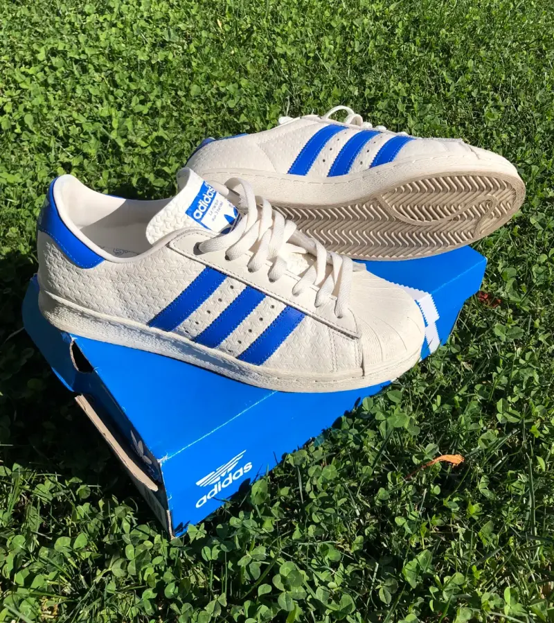Zapatillas Adidas superstar blancas y azules - 2