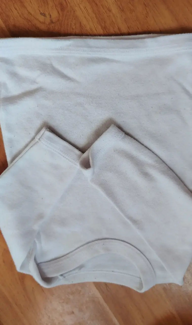 Polera naranja infantil con diseño - 4