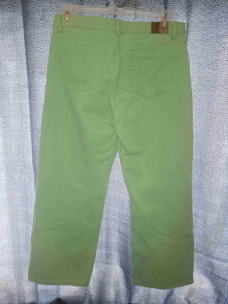 Pantalones verdes con agujero - 3