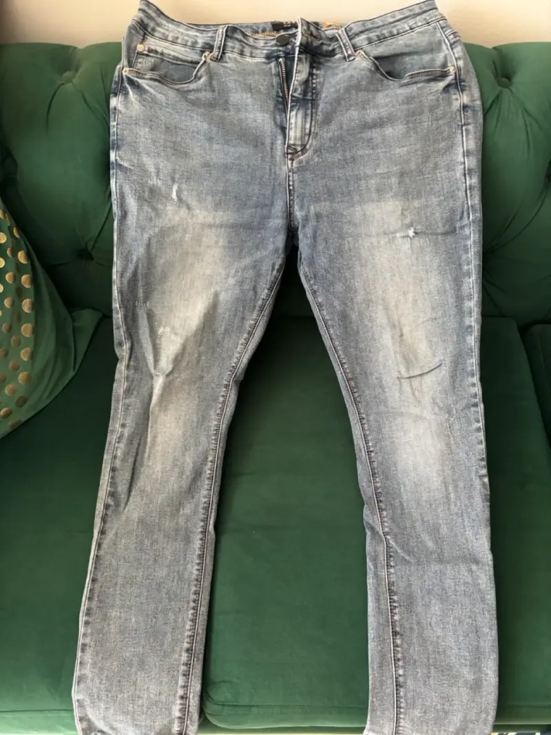 Jeans de hombre azul desgastado - 1