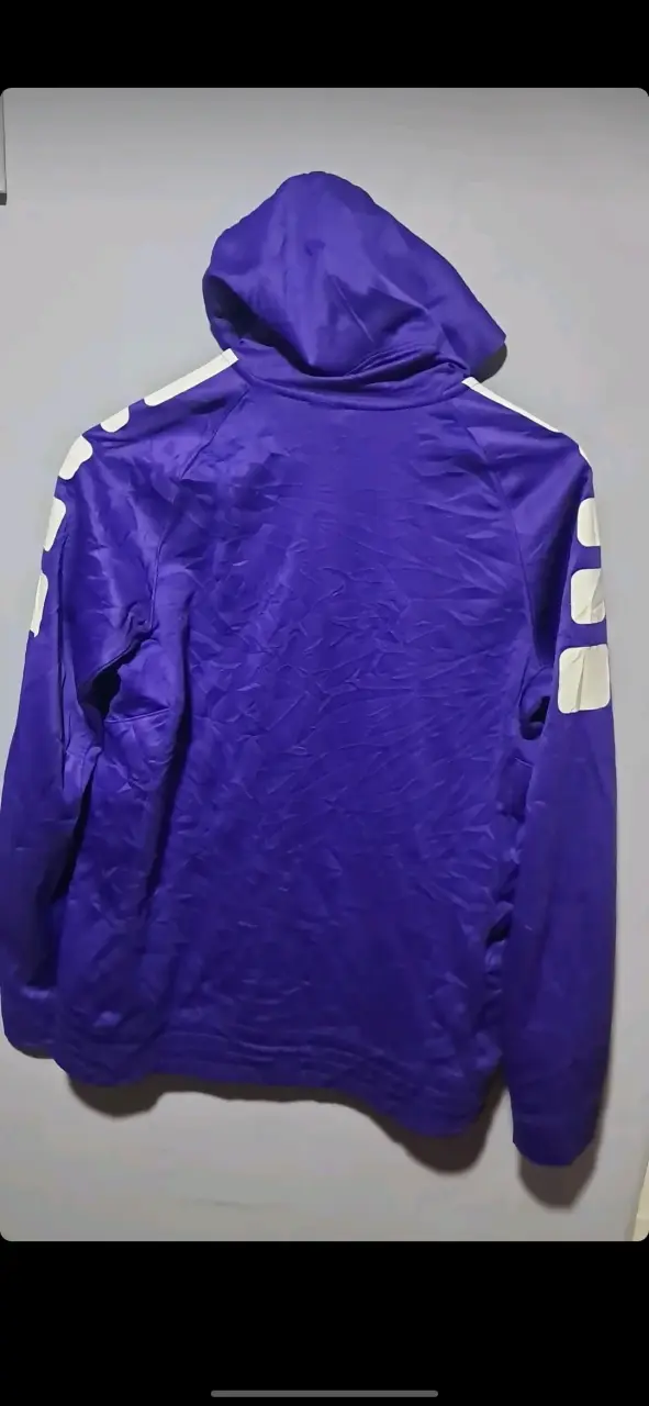 Chaqueta deportiva morada con capucha - 2